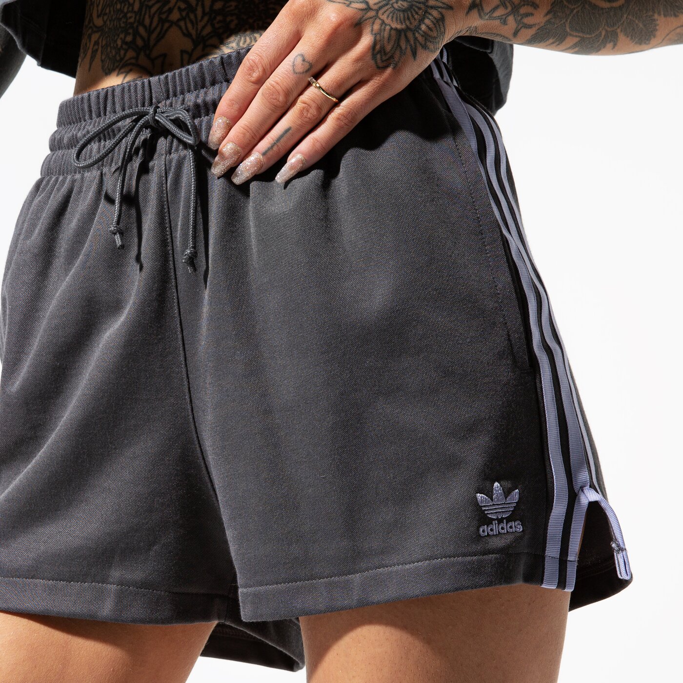 Дамски къси панталони ADIDAS ШОРТИ TREFOIL SHORTS dx4251 цвят черен