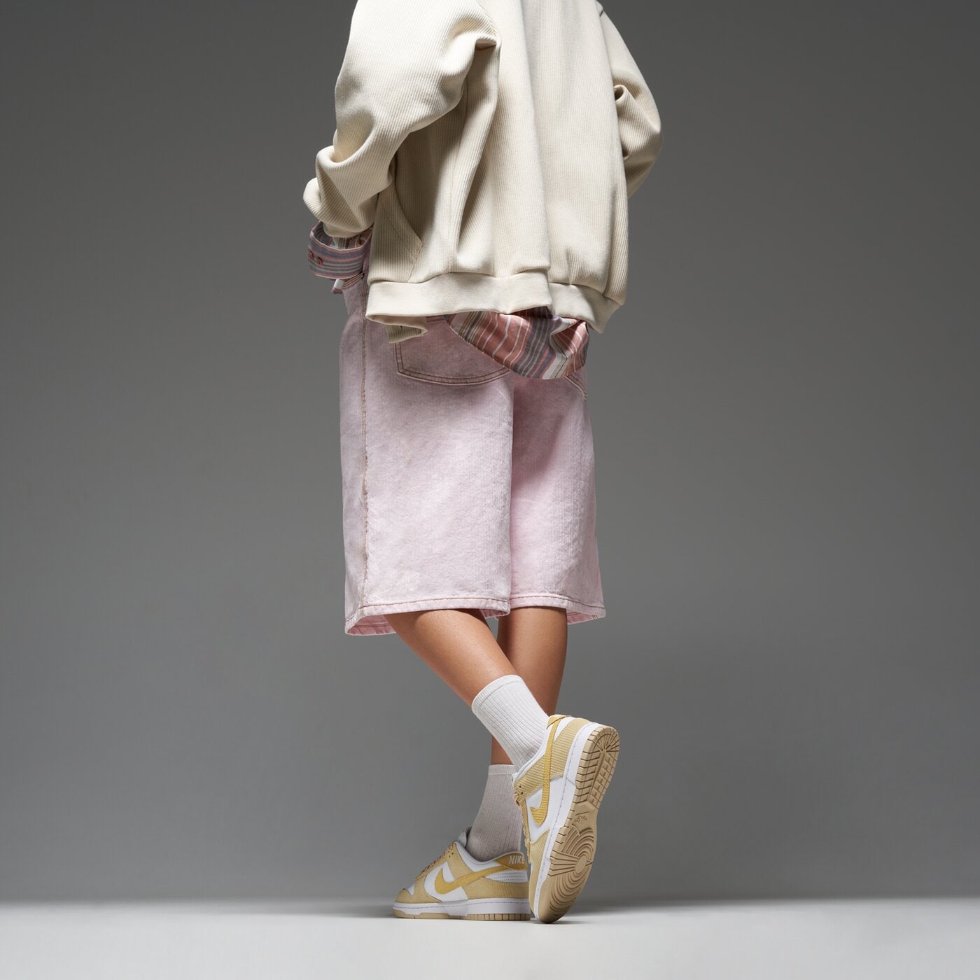 Дамски маратонки NIKE DUNK LOW fn7167-700 цвят бял