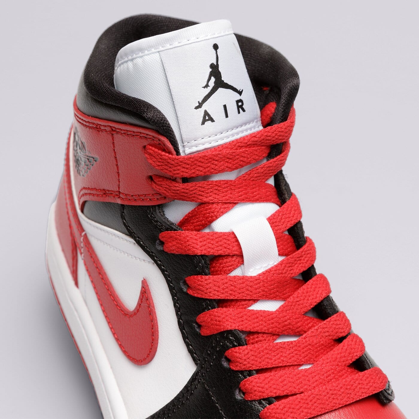 Дамски маратонки WMNS AIR JORDAN 1 MID  bq6472-079 цвят черен