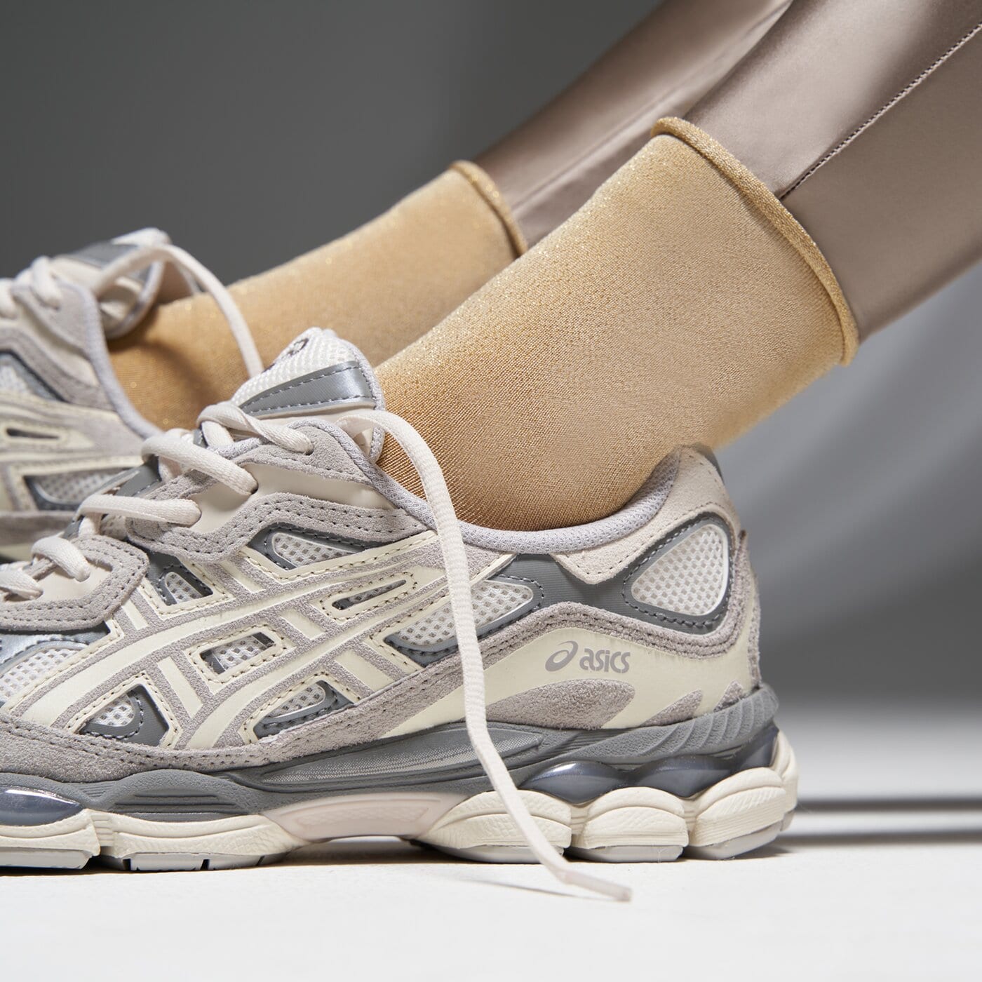 Дамски маратонки ASICS GEL-NYC 1201a789-103 цвят бежов