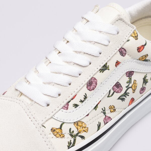 Дамски маратонки VANS UA OLD SKOOL vn0a5krscrm1 цвят бял