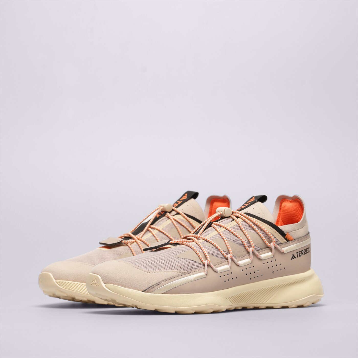 Мъжки туристически обувки ADIDAS TERREX VOYAGER 21 hp8614 цвят бежов