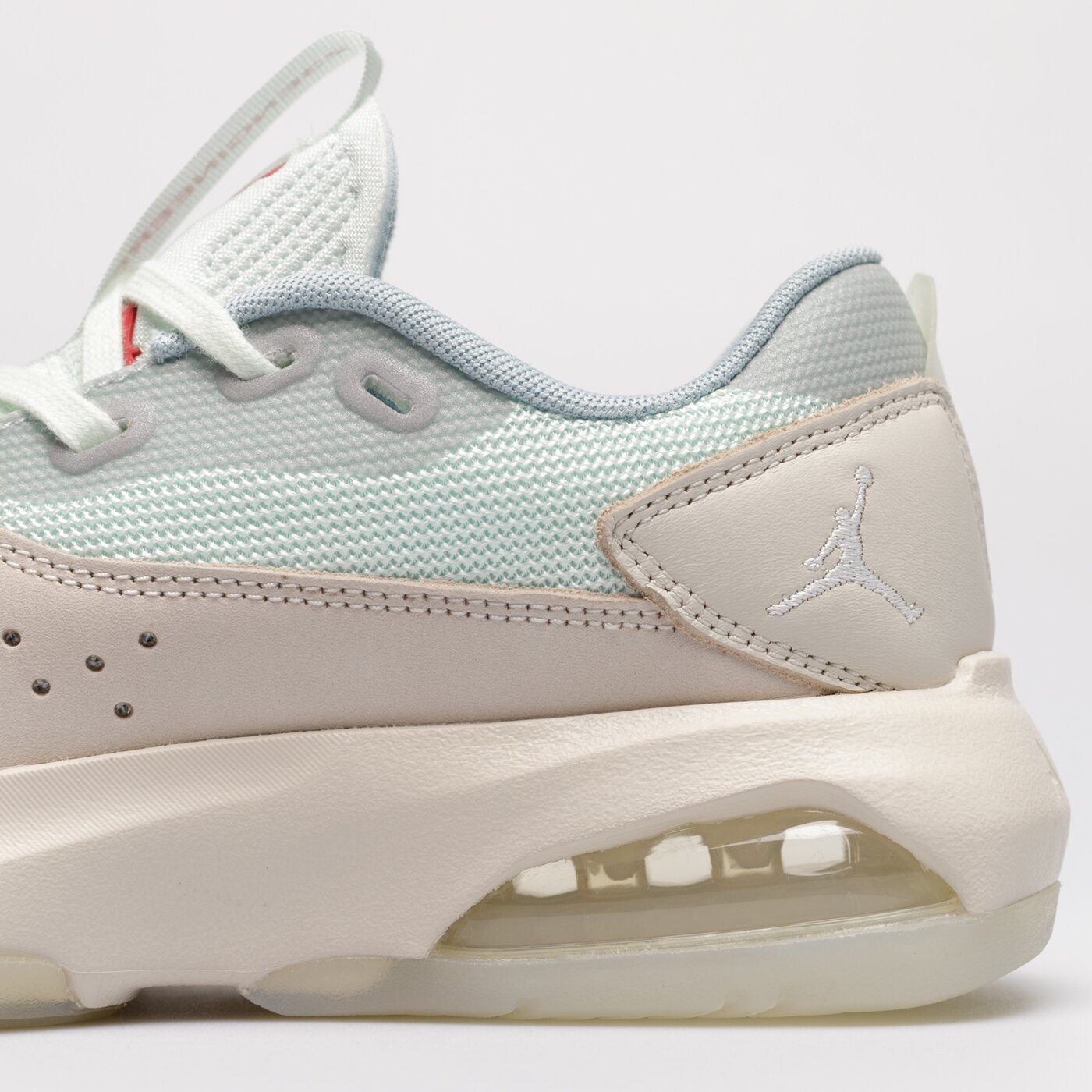 Дамски маратонки JORDAN AIR 200E dh7381-163 цвят бежов