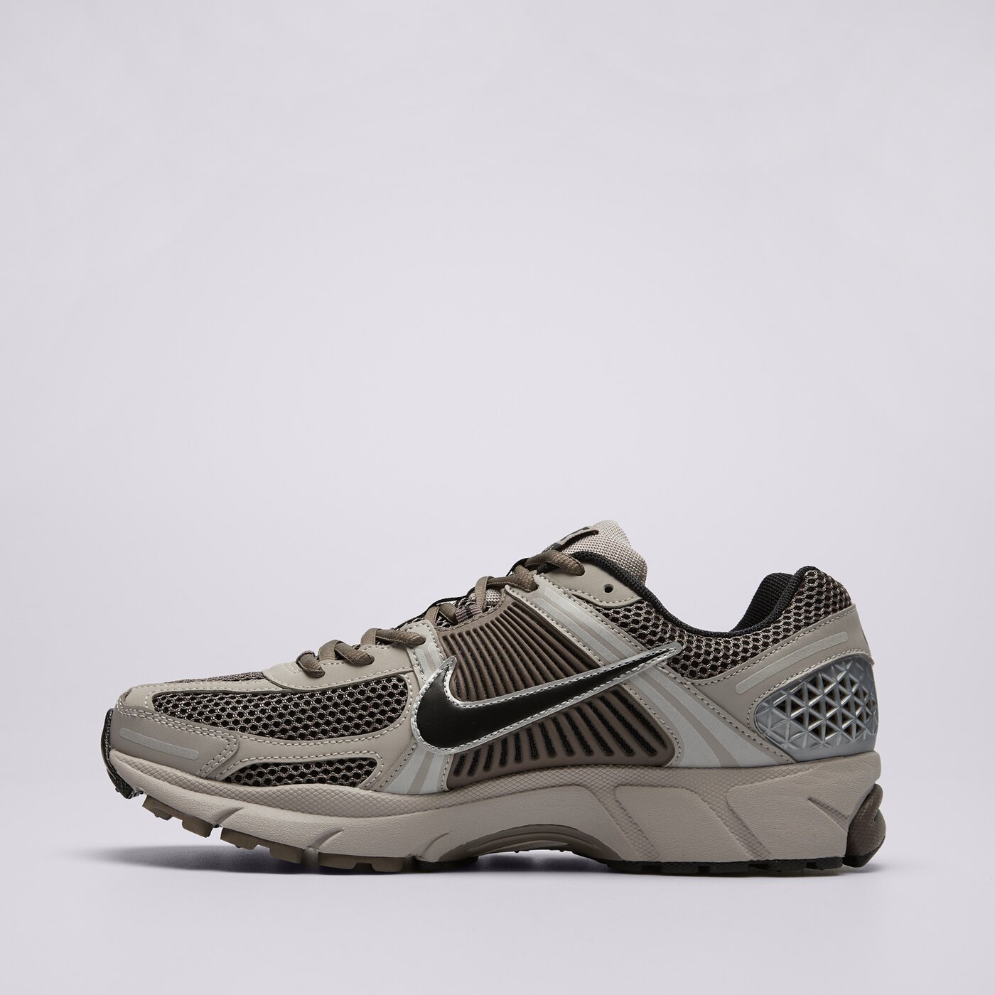 Мъжки маратонки NIKE ZOOM VOMERO 5 fb9149-005 цвят кафяв