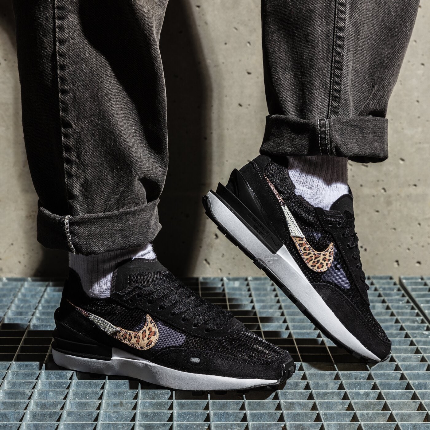 Дамски маратонки NIKE WAFFLE ONE SE dj9776-001 цвят черен