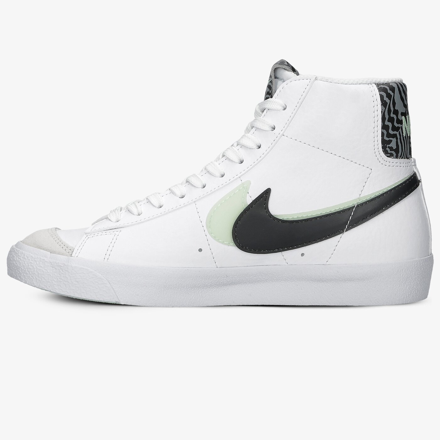 Детски маратонки NIKE BLAZER MID '77 SE dd1847-100 цвят бял