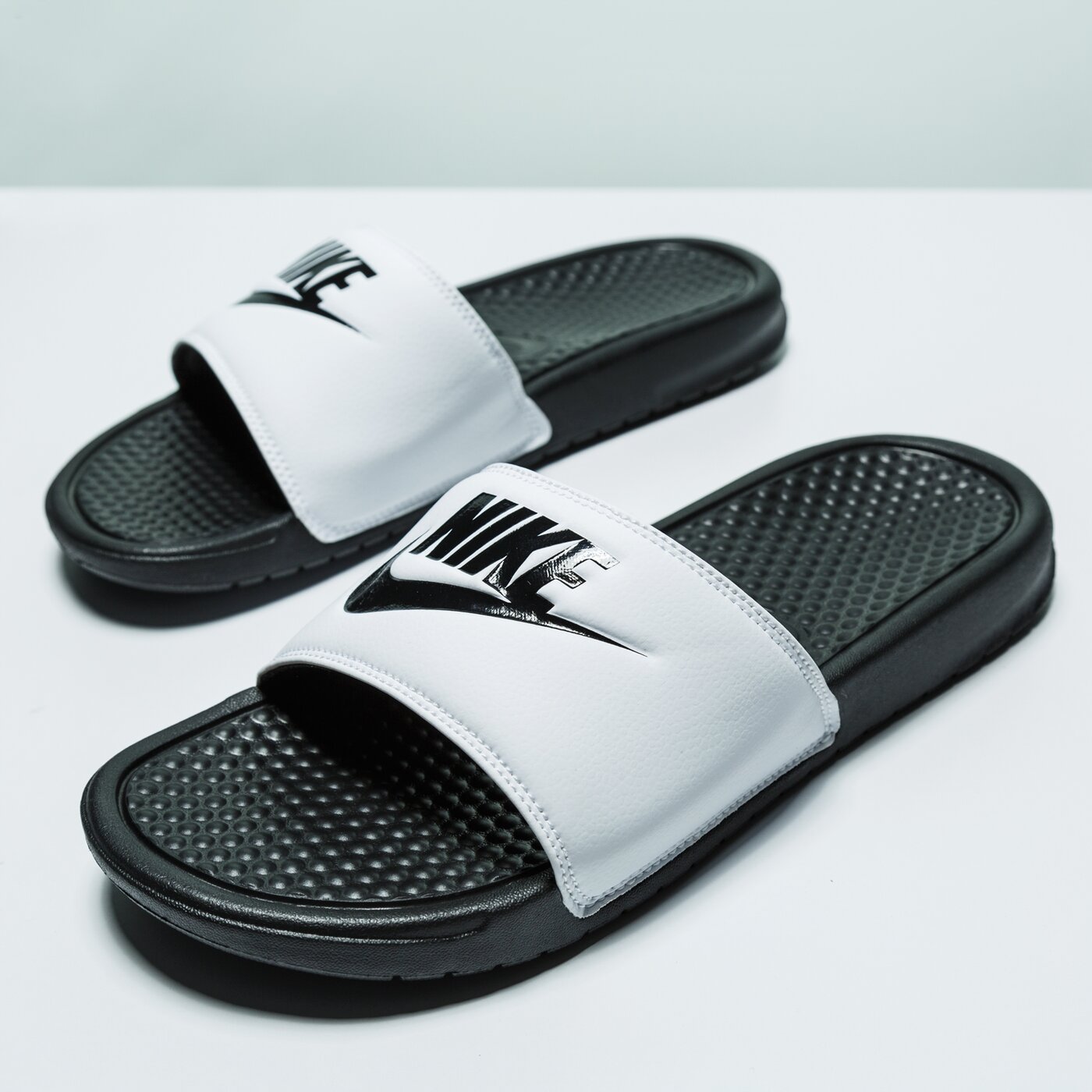 Мъжки чехли и сандали NIKE BENASSI JDI 343880-100 цвят бял