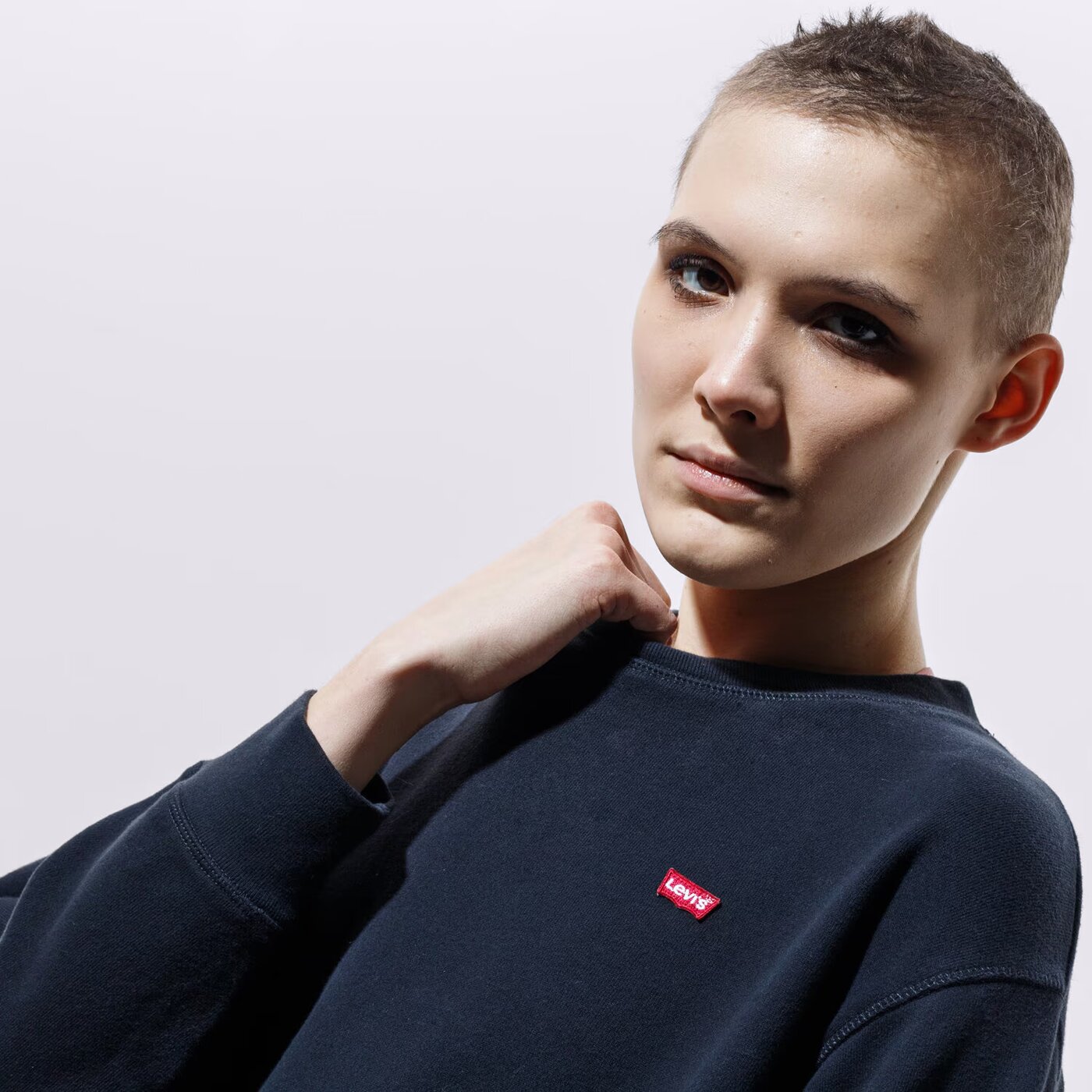 Дамски суичър LEVI'S СУИТЧЪР STANDARD CREW 24688-0006 цвят черен