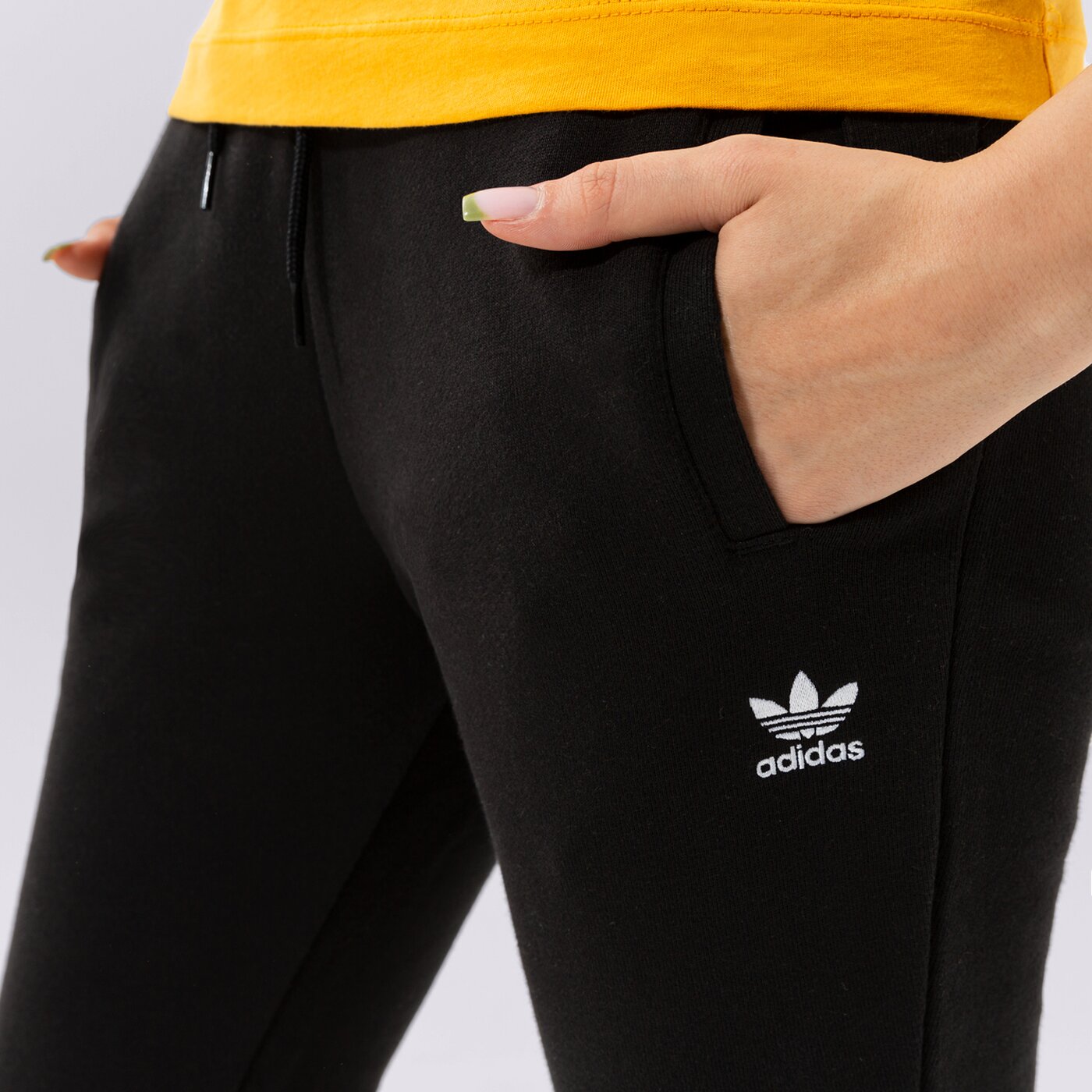 Дамски панталони ADIDAS ПАНТАЛОНИ TRACK PANT h37878 цвят черен
