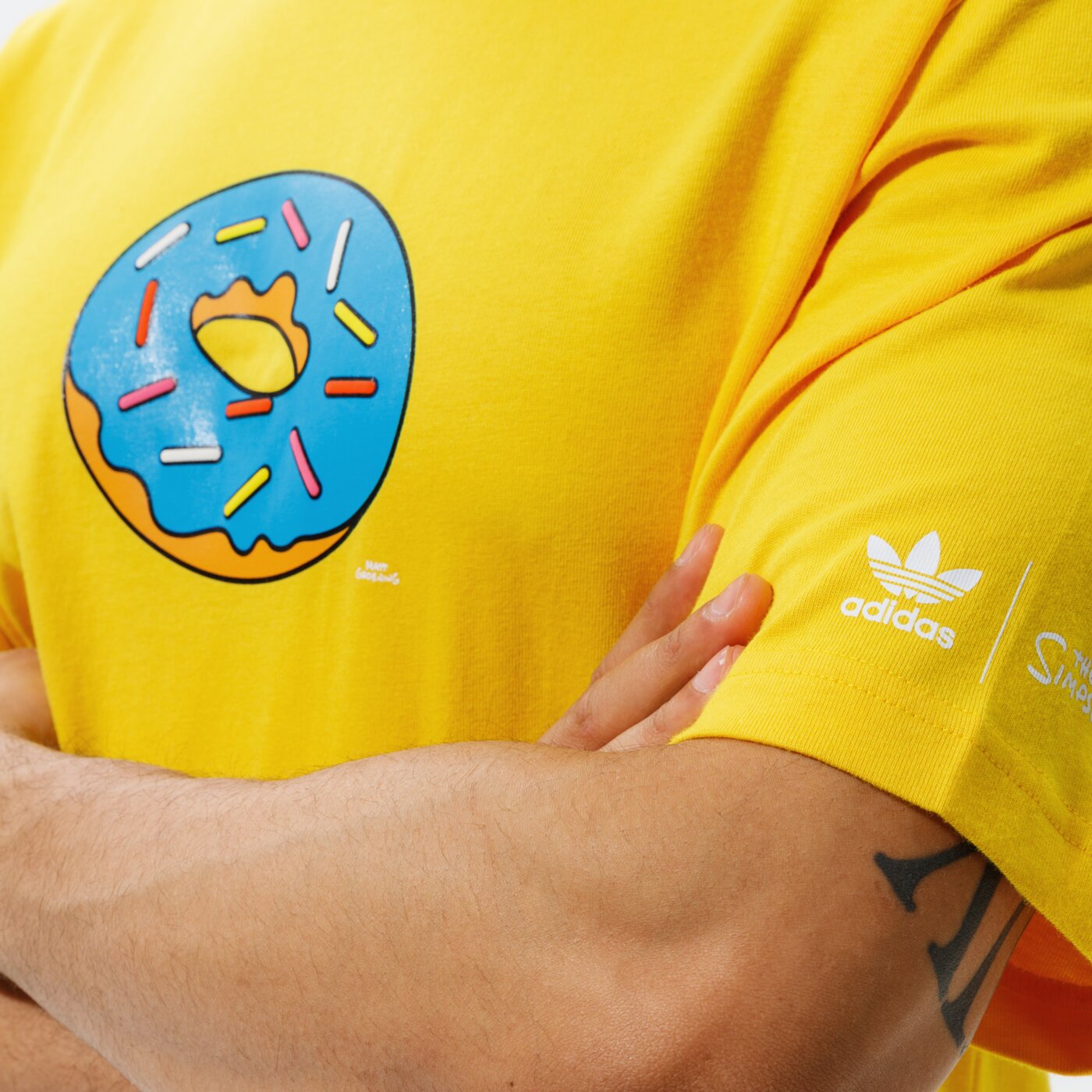 Мъжка тениска ADIDAS ТЕНИСКА SIMPSONS DONUTS TEE ha5818 цвят жълт