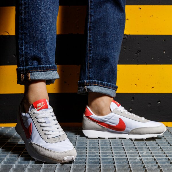 Дамски маратонки NIKE DAYBREAK ck2351-108 цвят бял
