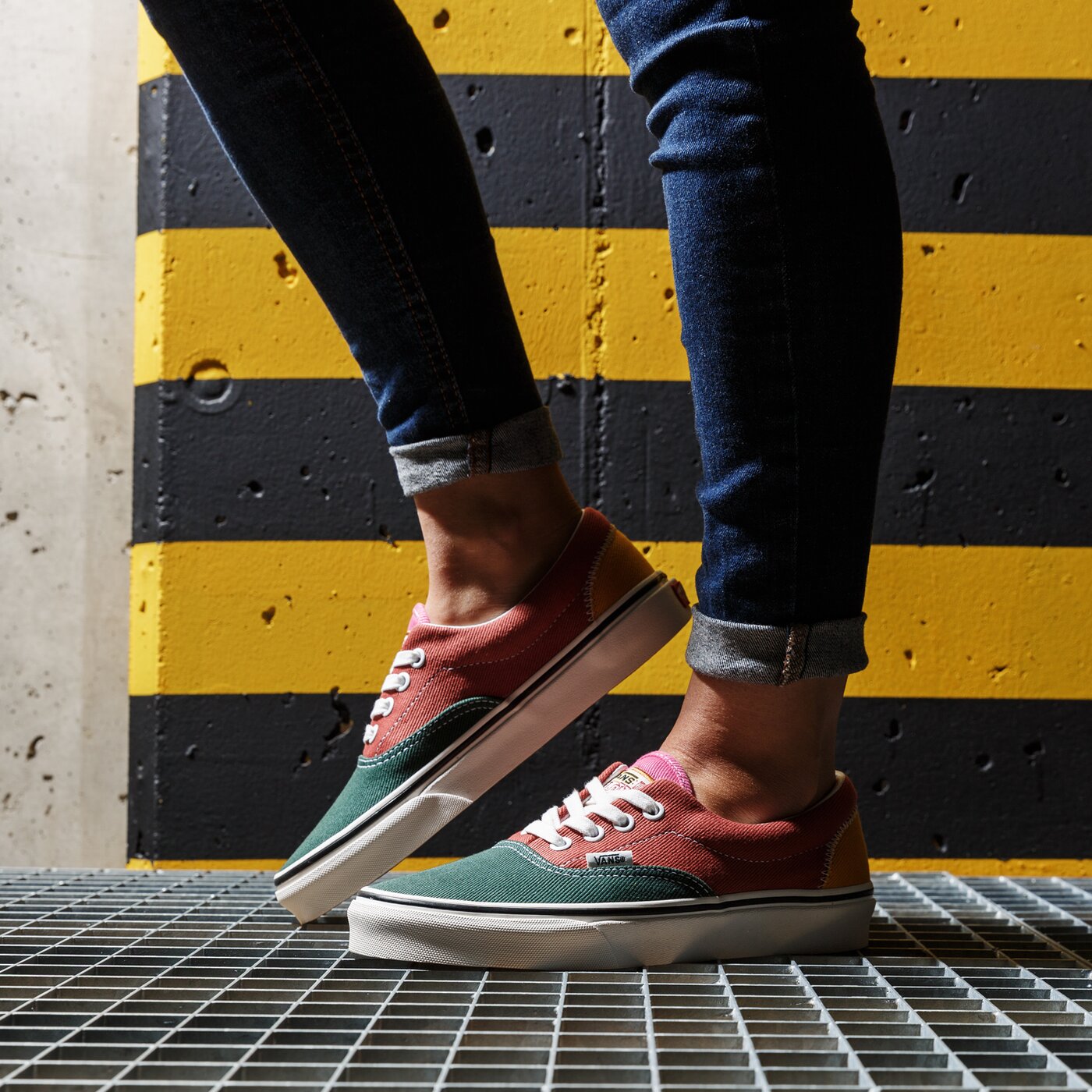 Дамски маратонки VANS UA ERA vn0a4bv4v9h1w цвят многоцветен