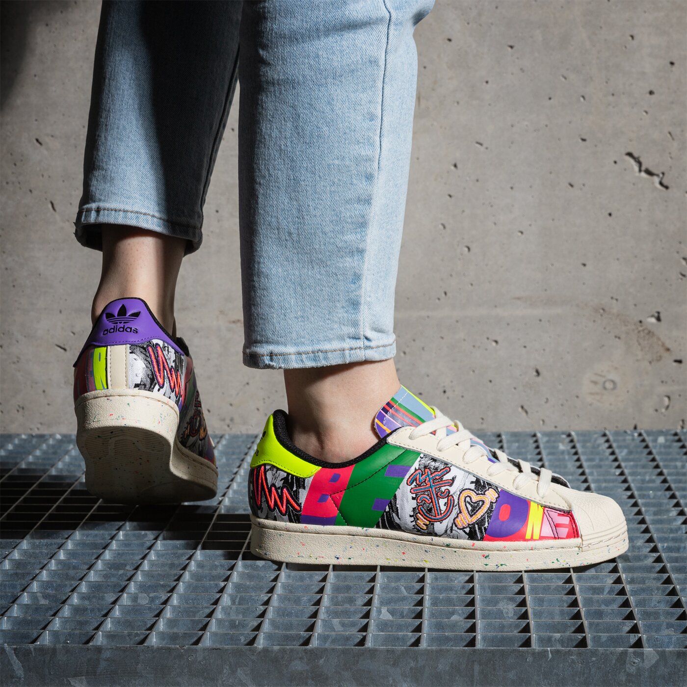 Дамски маратонки ADIDAS SUPERSTAR PRIDE gx6395 цвят многоцветен