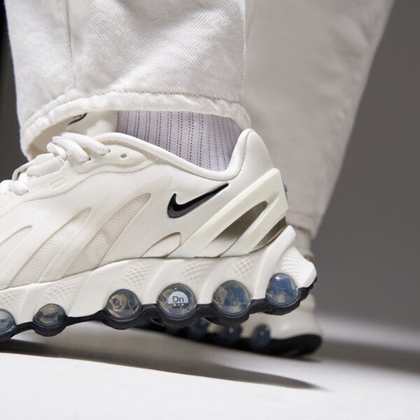 Дамски маратонки NIKE W AIR MAX DN8 hf5509-101 цвят кремав