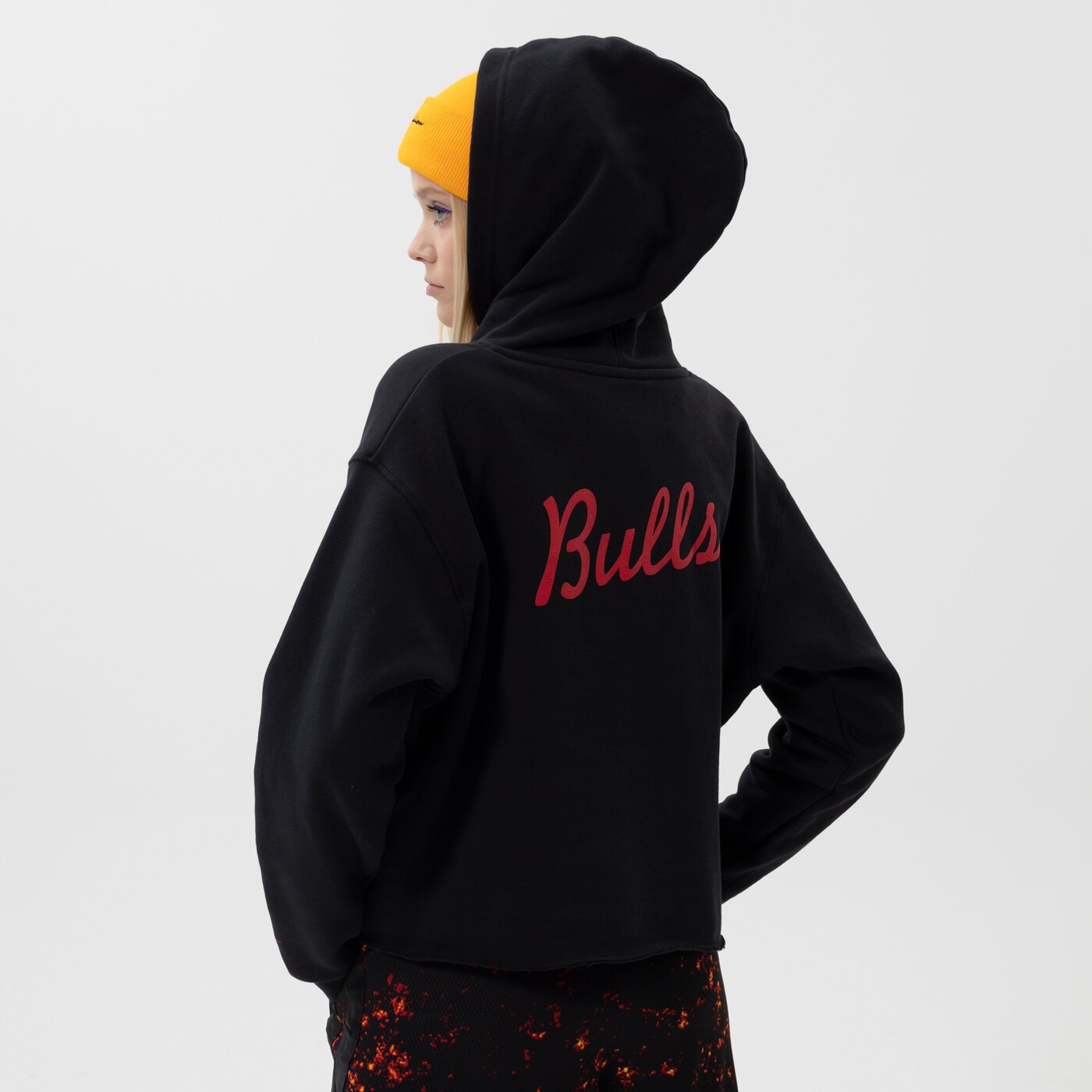 Дамски суичър NIKE СУИТЧЪР С КАЧУЛКА CHI W NK PO FLC ESSNTL NBA db1456-010 цвят черен