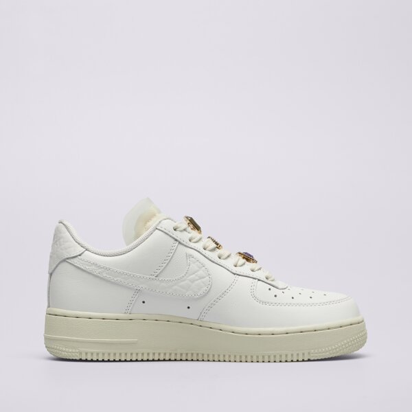 Дамски маратонки NIKE AIR FORCE 1 LOW PREMIUM dn5463-100 цвят бял