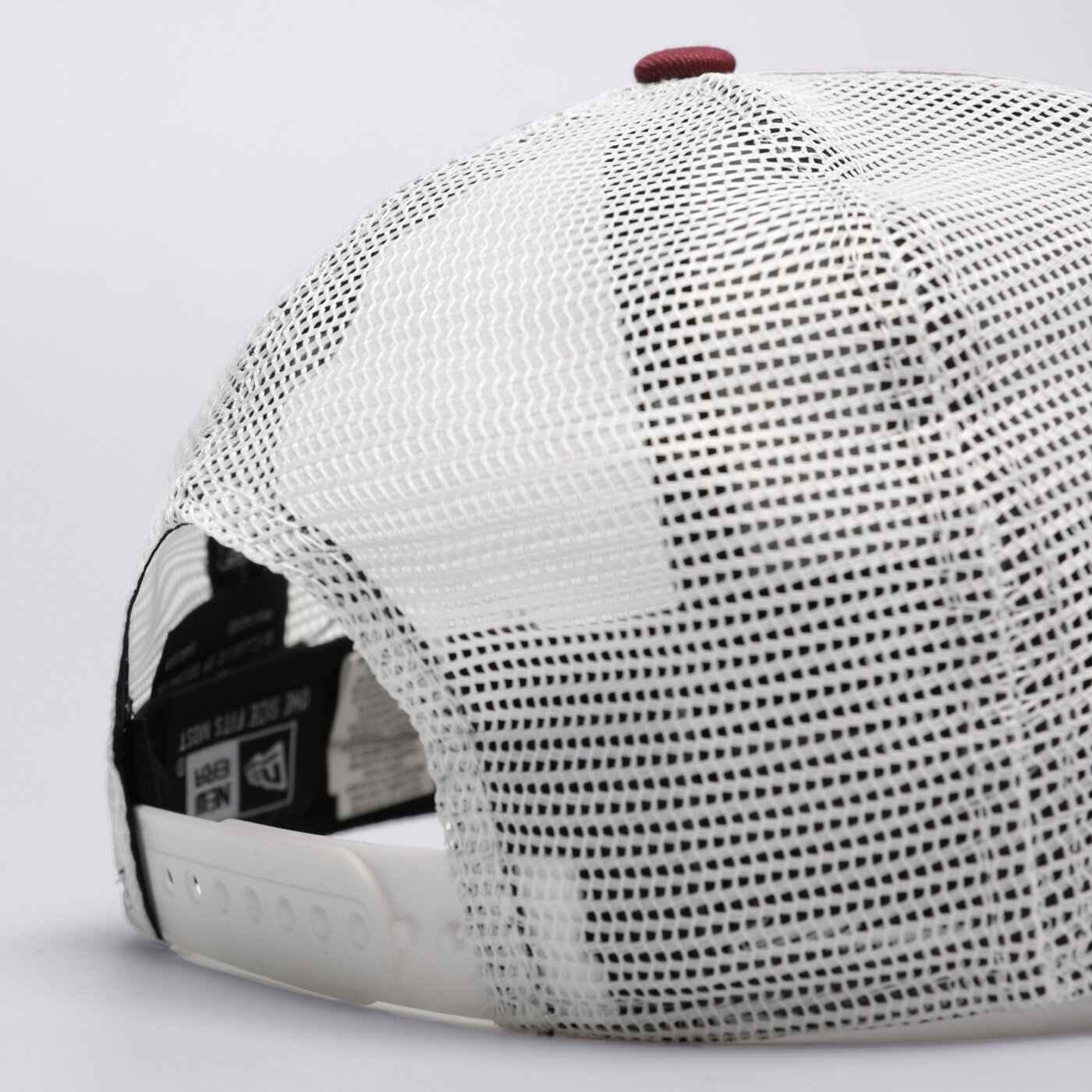 Мъжка шапка с козирка NEW ERA ШАПКА LEAGUE ESS 9FORTY TRUCKER NYY MRN NEW YORK YAN 12523895 цвят бордо