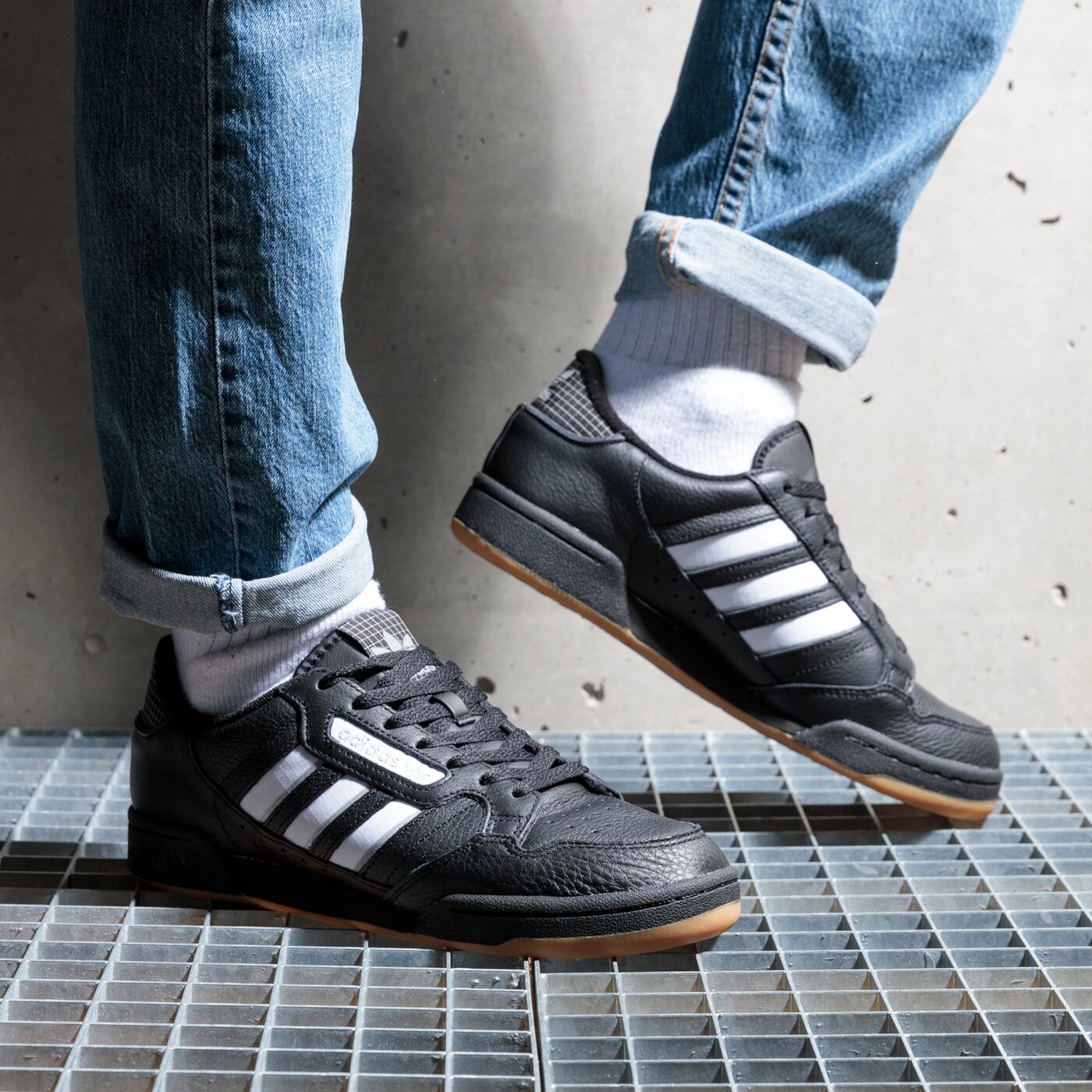 Мъжки маратонки ADIDAS CONTINENTAL 80 STRIPES gw0183 цвят черен