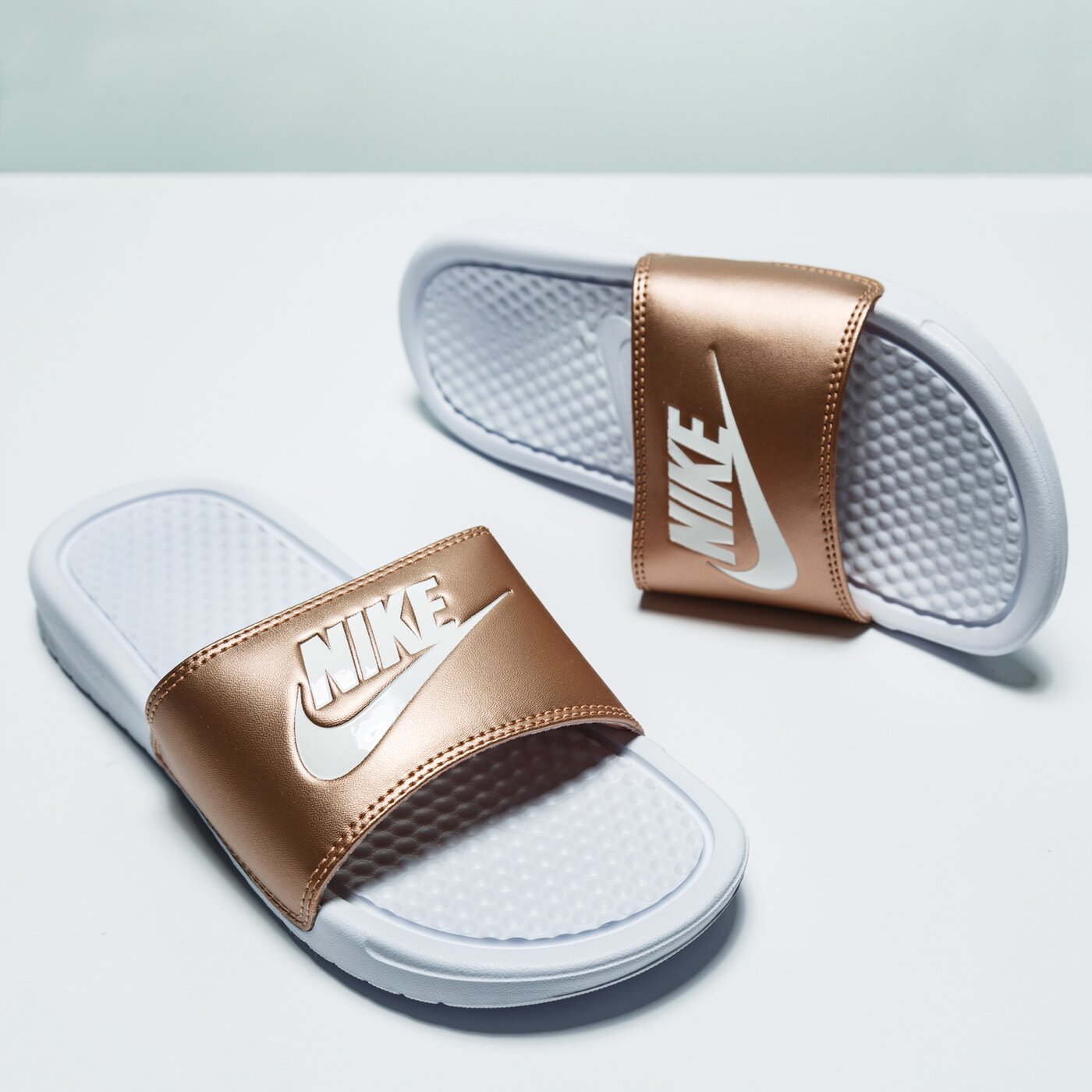 Дамски чехли и сандали NIKE BENASSI 343881-108 цвят бял