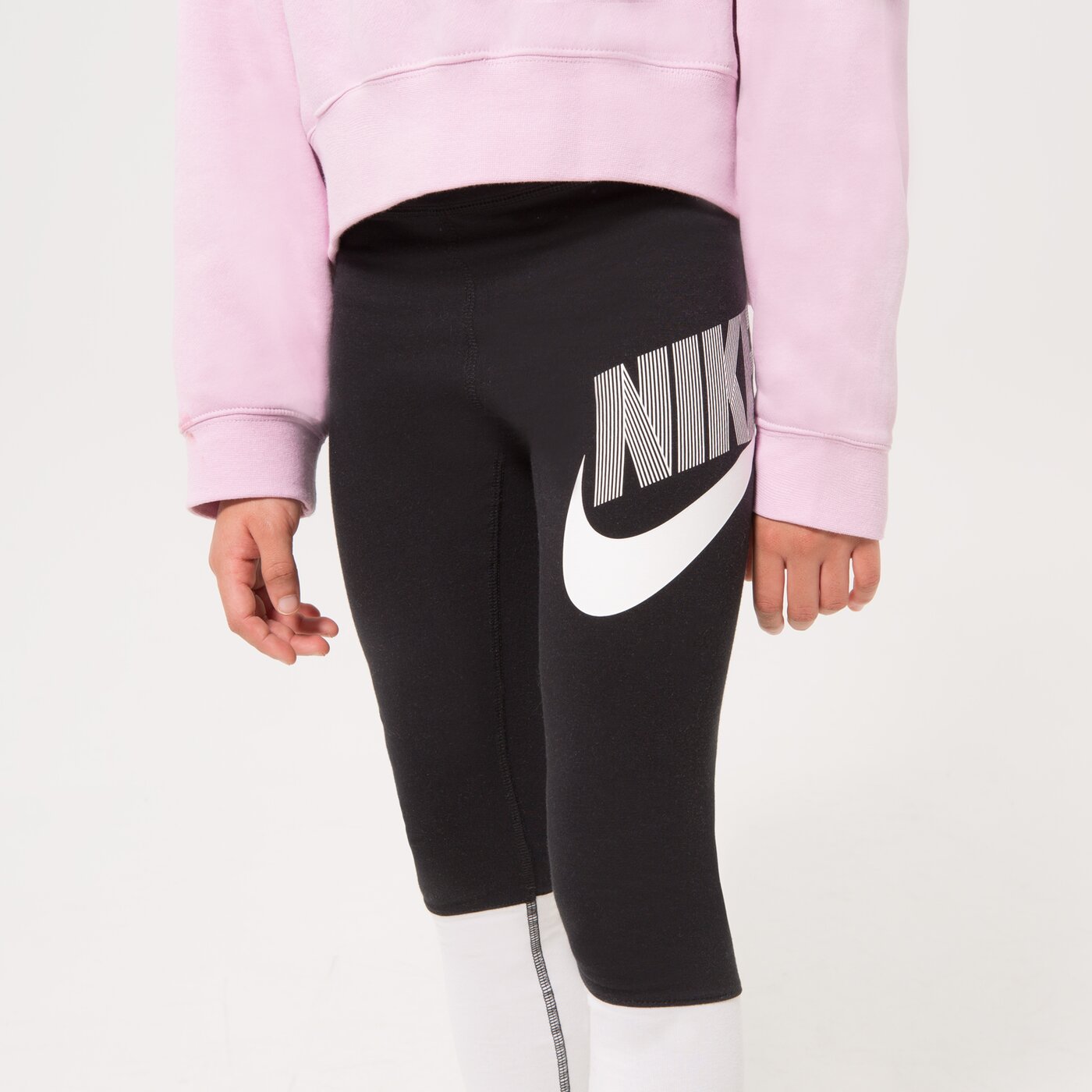 Детски панталони NIKE КЛИН G NSW FAVORITES GX HW LEGGING GIRL dv0350-010 цвят черен
