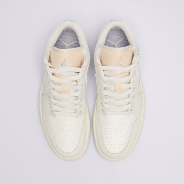 Дамски маратонки WMNS AIR JORDAN 1 LOW dc0774-106 цвят бежов