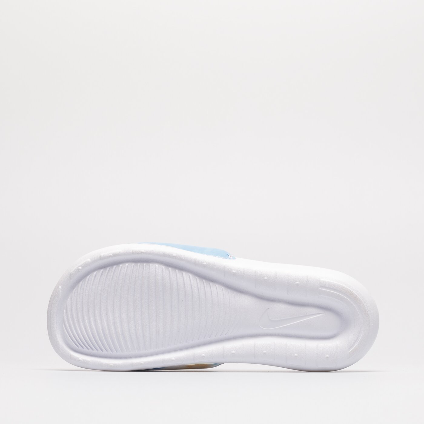 Дамски чехли и сандали NIKE VICTORI PRINT cn9676-101 цвят бял