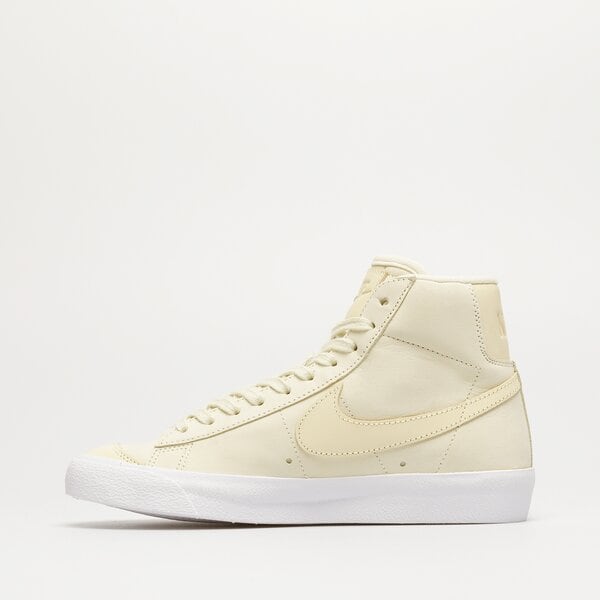 Дамски маратонки NIKE BLAZER MID '77 LX dq7572-700 цвят жълт