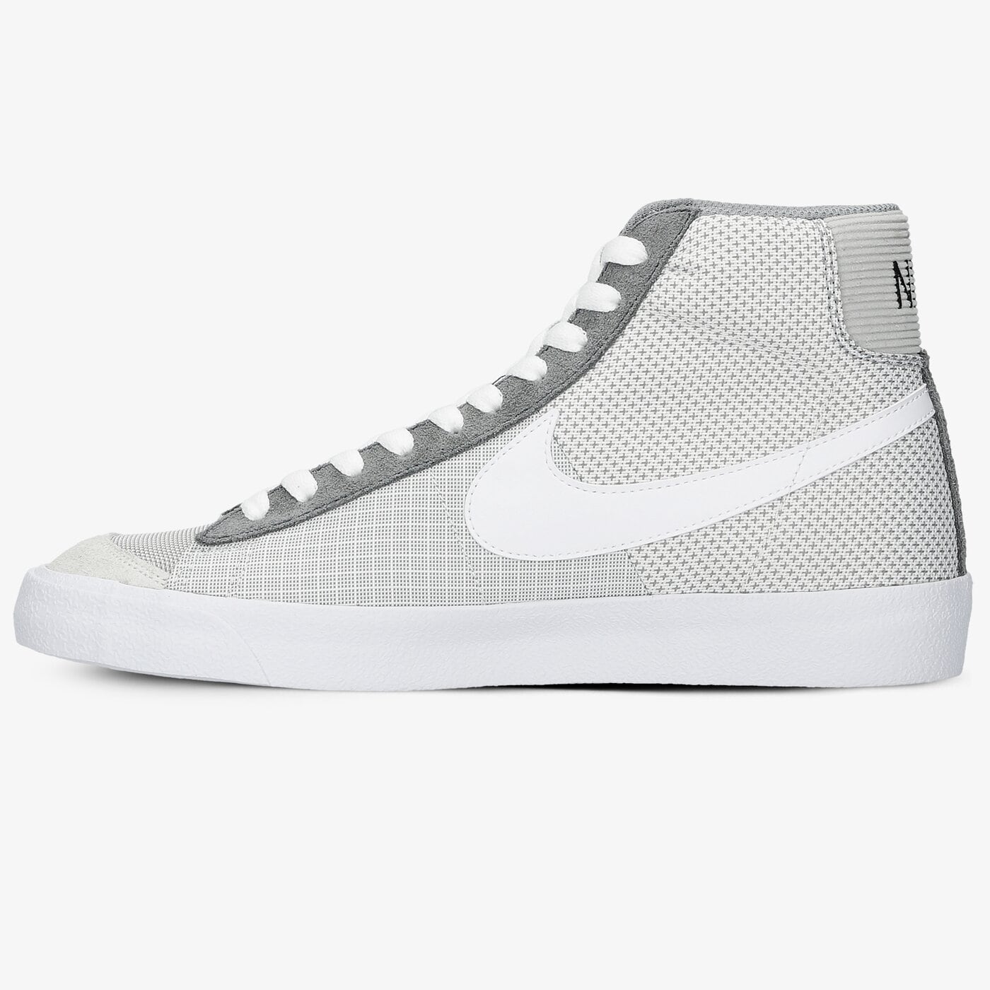 Мъжки маратонки NIKE BLAZER MID '77 PATCH dd1162-001 цвят сив