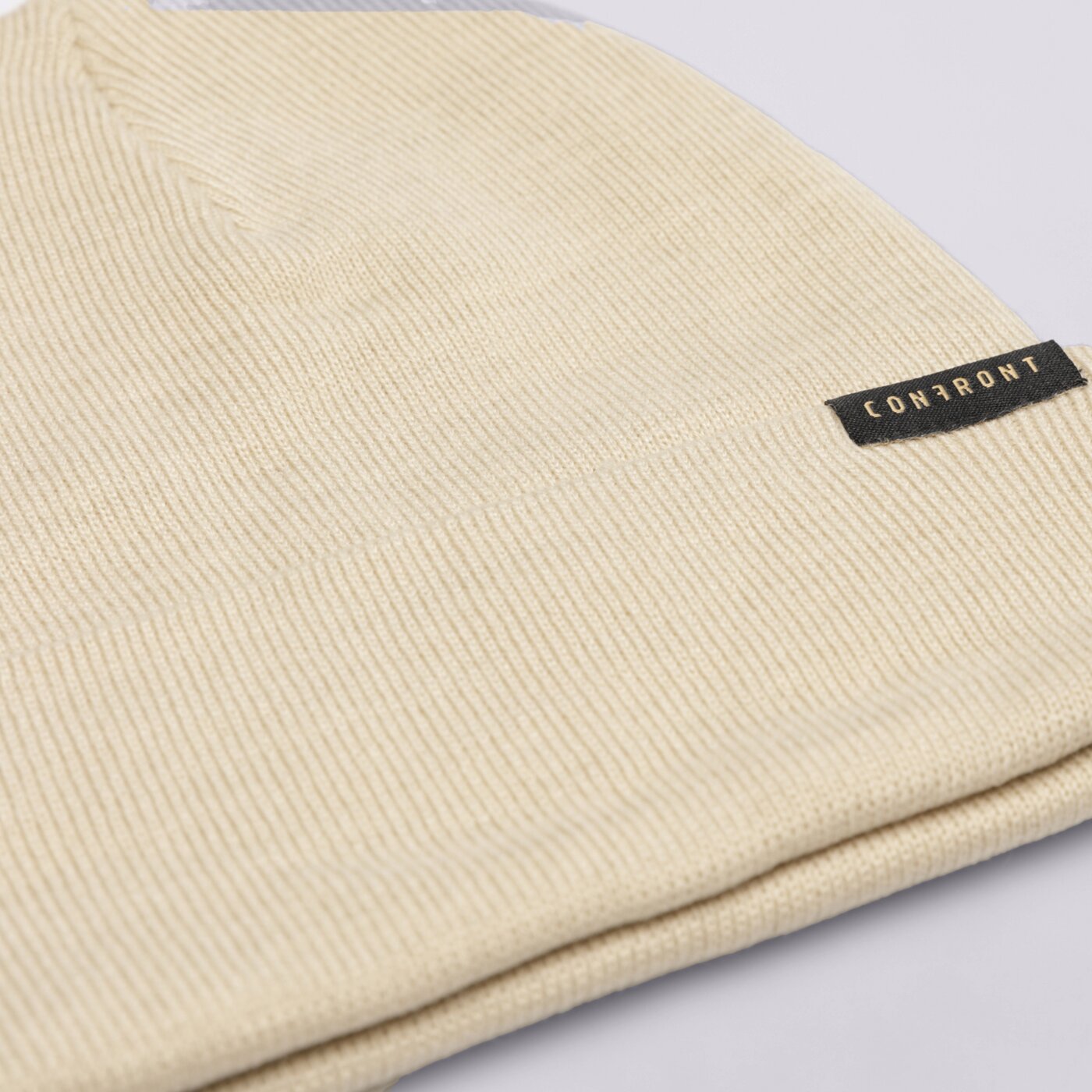 Дамска зимна шапка CONFRONT ШАПКА CLASSIC BEANIE cf323hat90005 цвят бежов