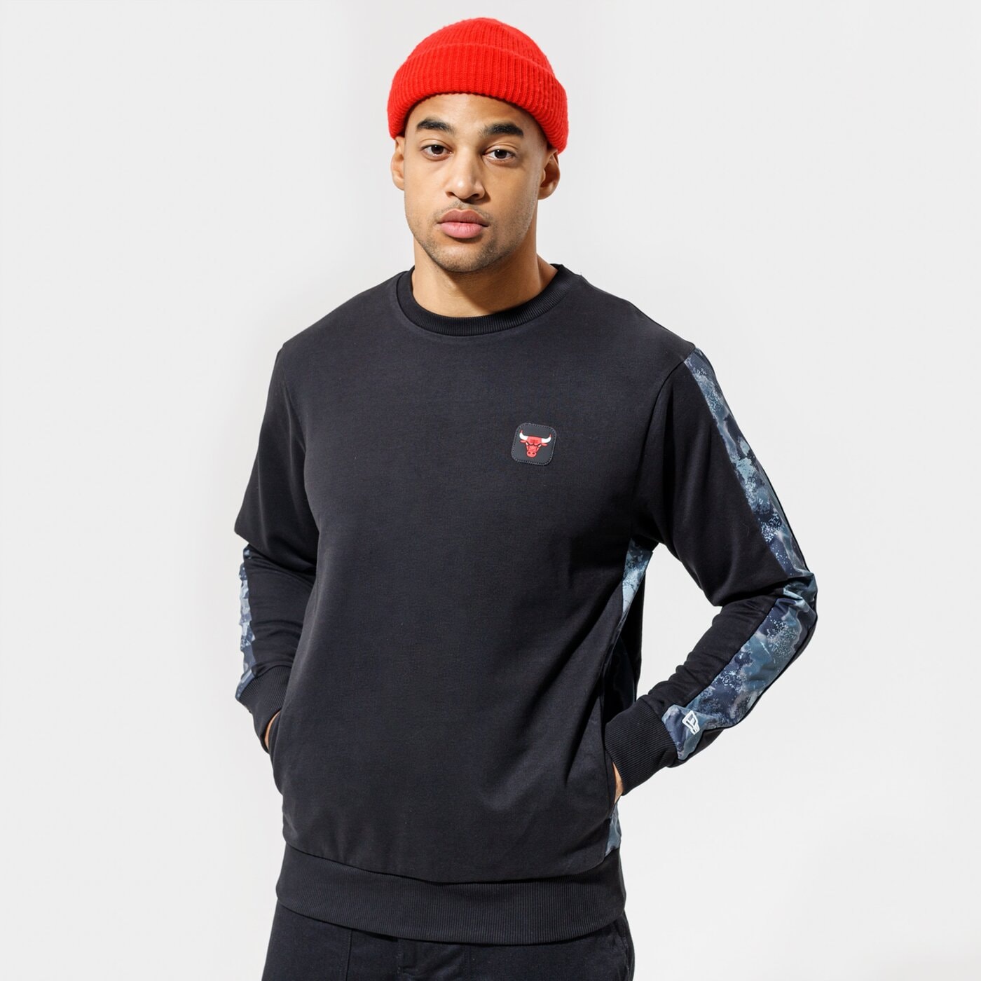 Мъжки суичър NEW ERA СУИТЧЪР NEW ERA OUTDR UTLTY PANEL CRW CHIBUL BLK 12827168 цвят черен