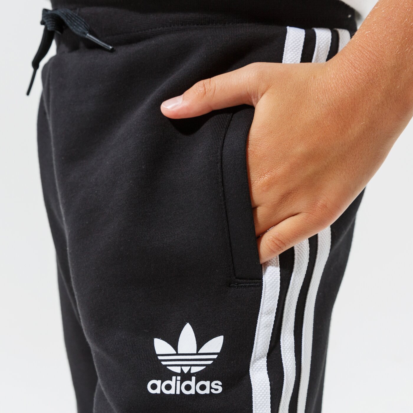 Детски панталони ADIDAS ПАНТАЛОНИ TREFOIL PANTS U dv2872 цвят черен