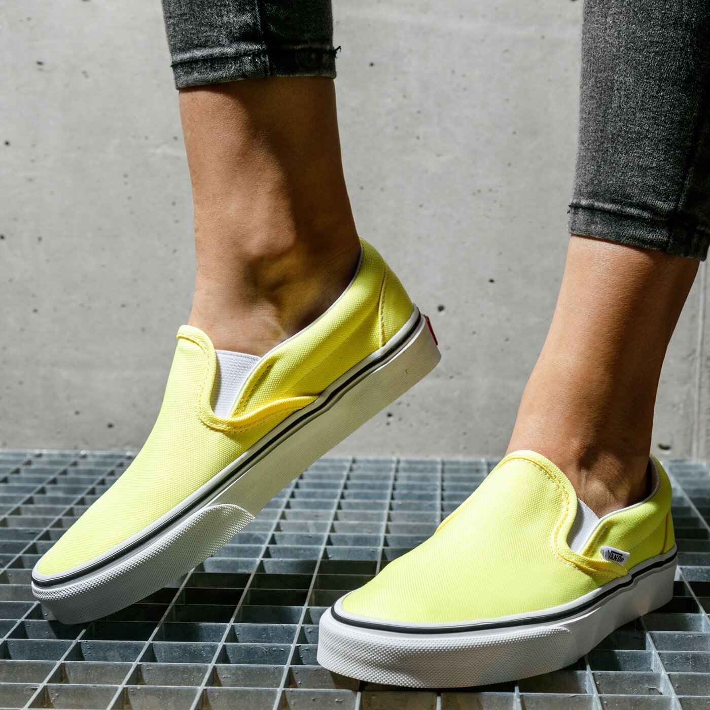 Дамски маратонки VANS UA CLASSIC SLIP-ON vn0a4u38wt71 цвят жълт