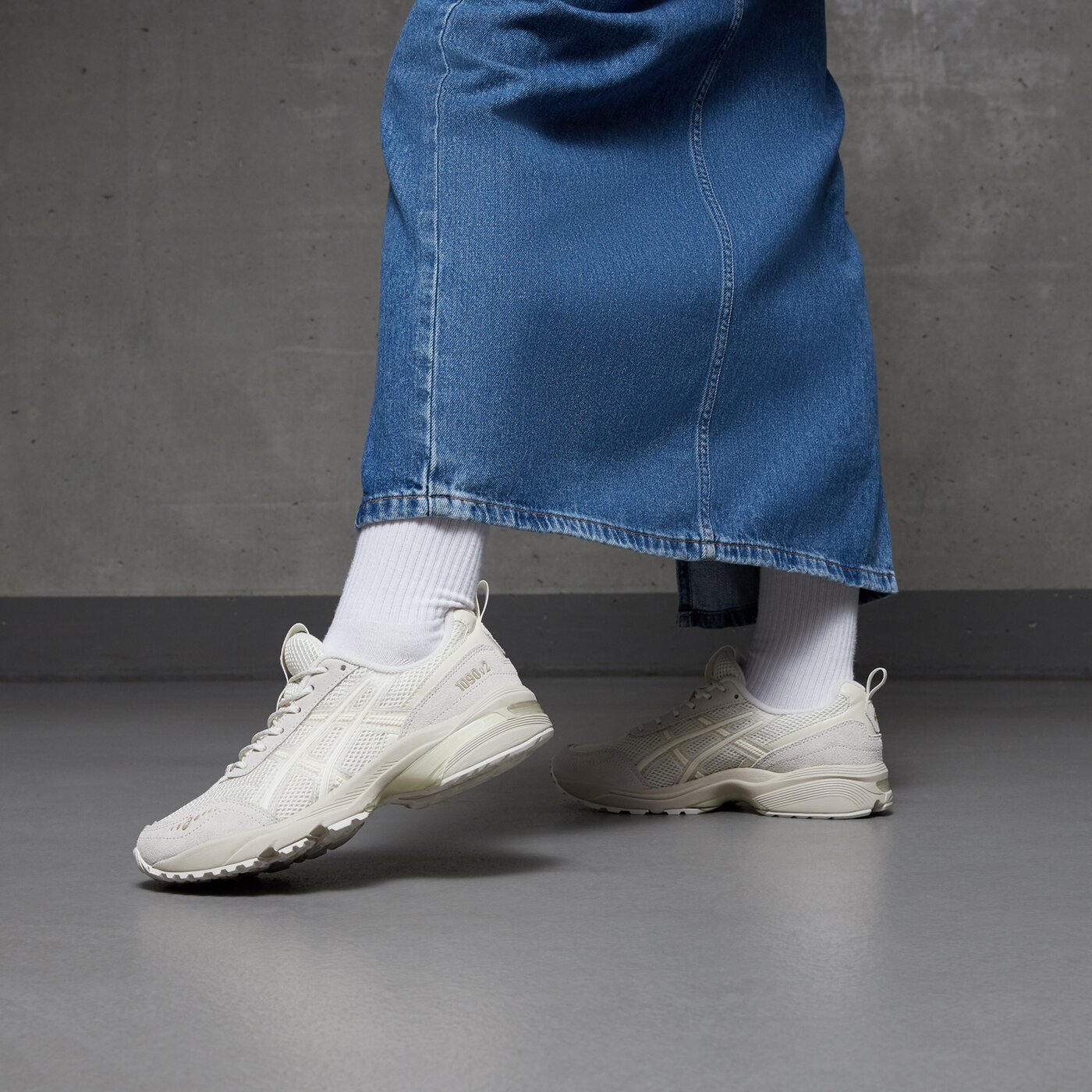 Дамски маратонки ASICS GEL-1090V2​ 1203a224-100 цвят бежов