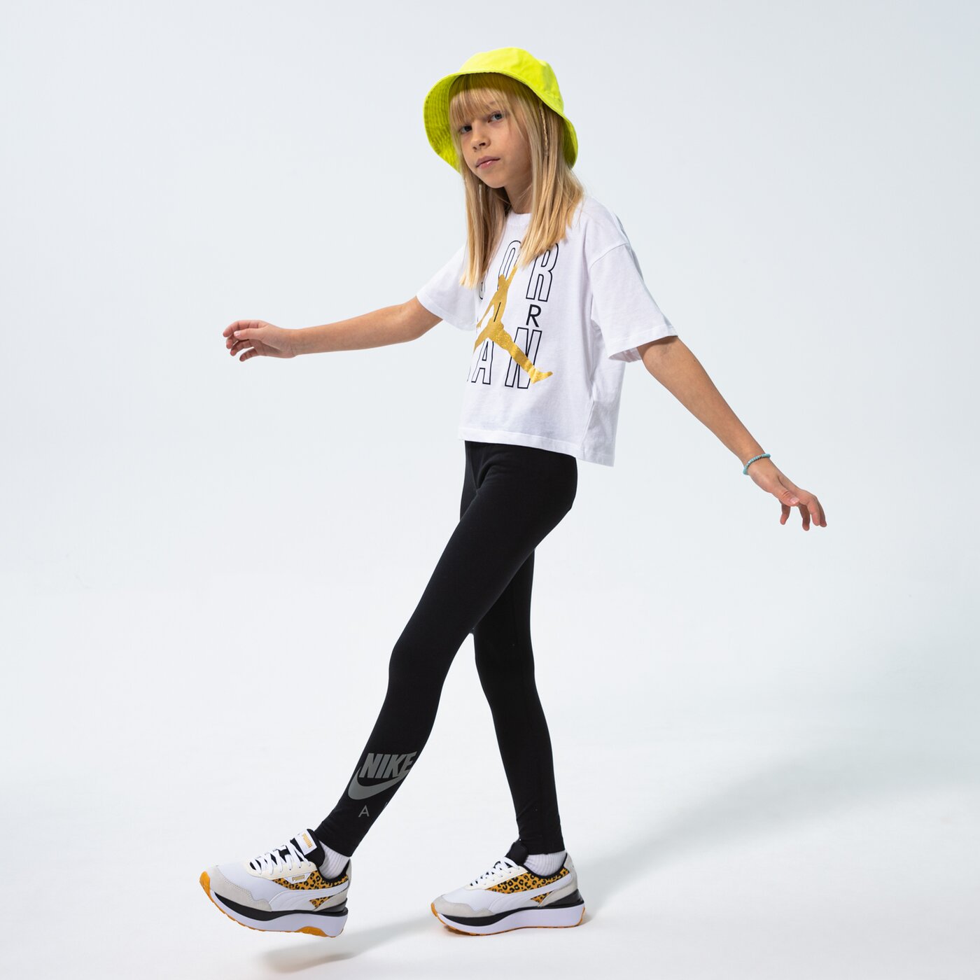 Детски панталони NIKE КЛИН G NSW AIR FAVORITES LGGNG GIRL dd7140-010 цвят черен