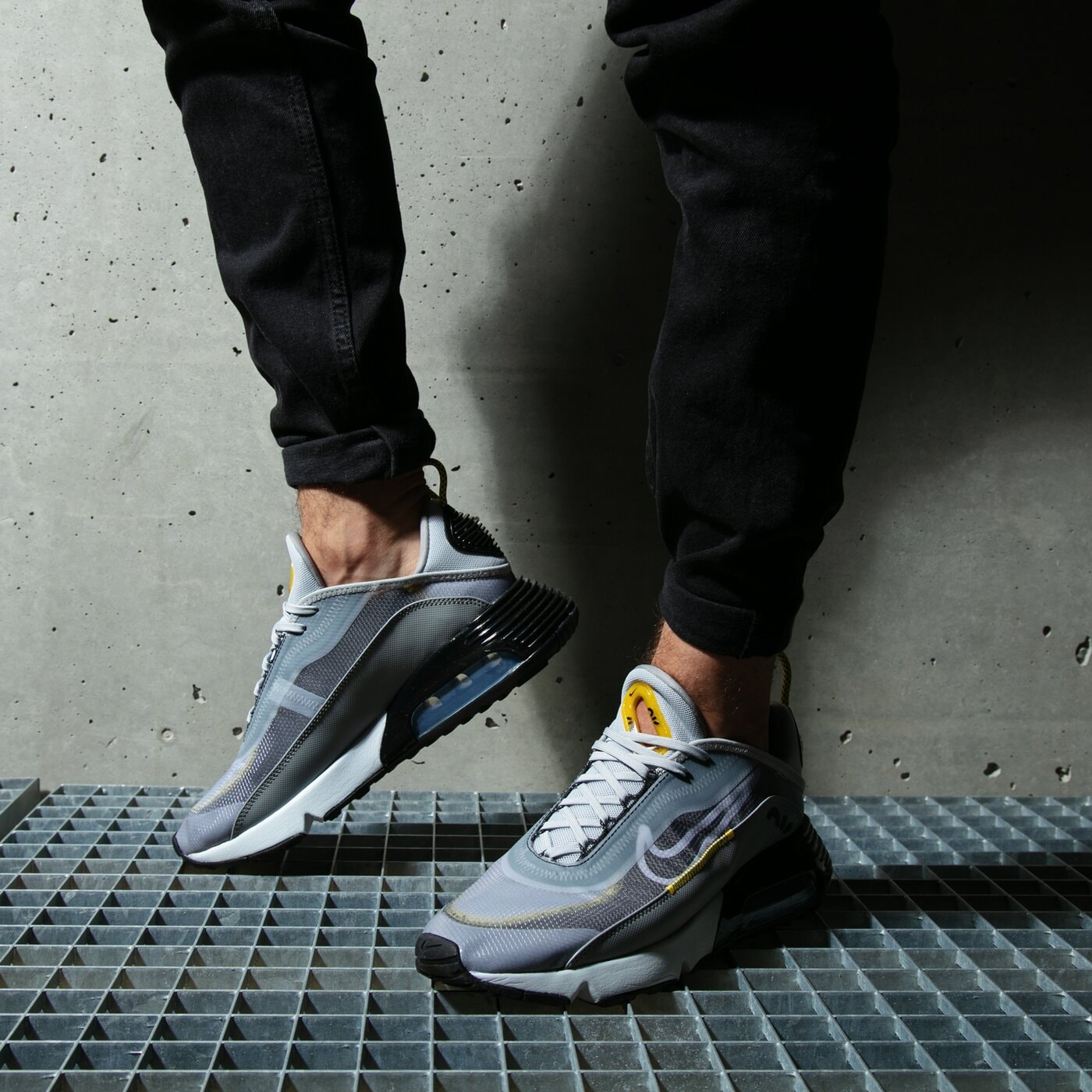 Мъжки маратонки NIKE AIR MAX 2090  bv9977-002 цвят сив