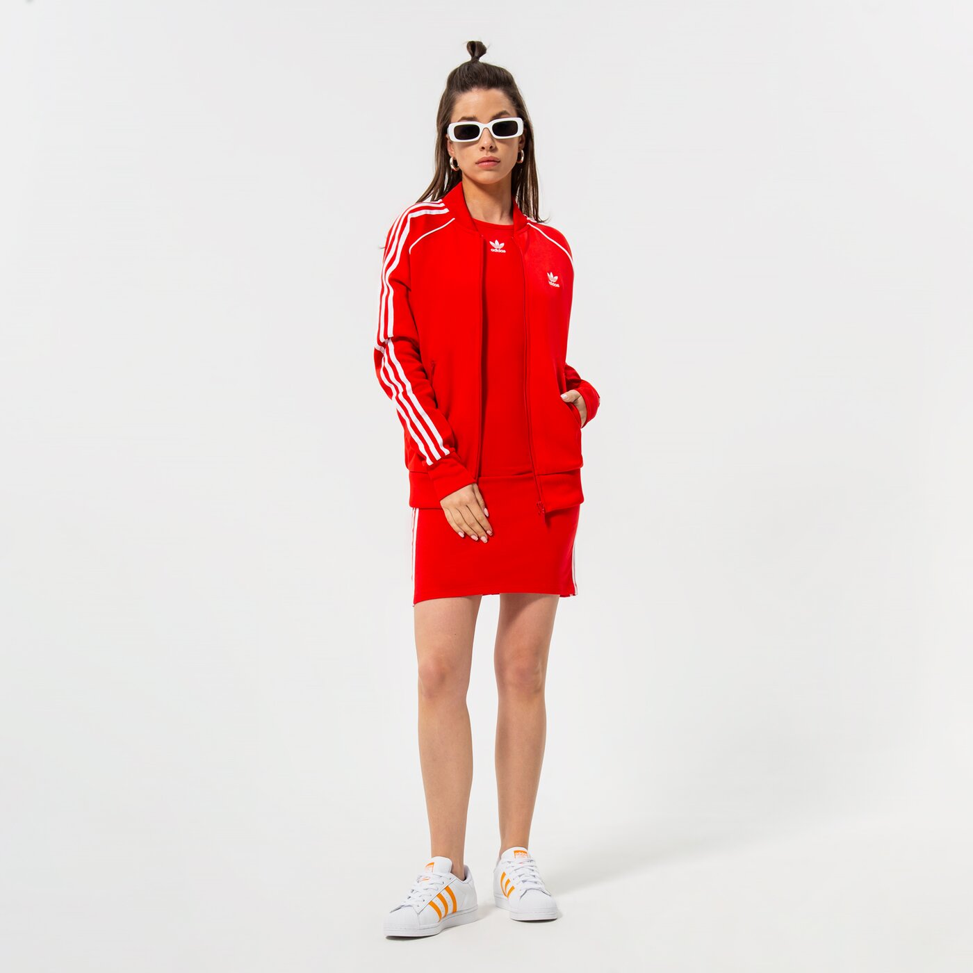 Дамски суичър ADIDAS СУИТЧЪР СЪС ЗАКОПЧАВАНЕ SST TRACKТОП PB he9562 цвят червен