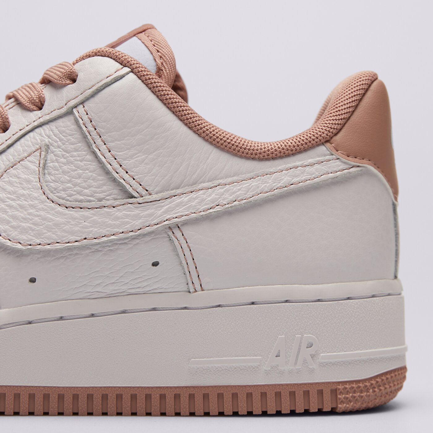 Дамски маратонки NIKE W AIR FORCE 1 '07 MINI JEWEL ib6543-100 цвят бял