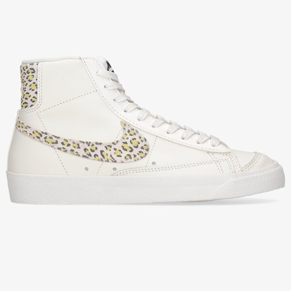 Дамски маратонки NIKE W BLAZER MID '77 SE dh9633-100 цвят бежов