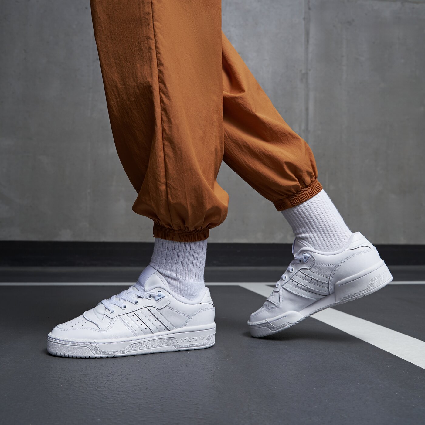 Дамски маратонки ADIDAS RIVALRY LOW W fv4225 цвят бял