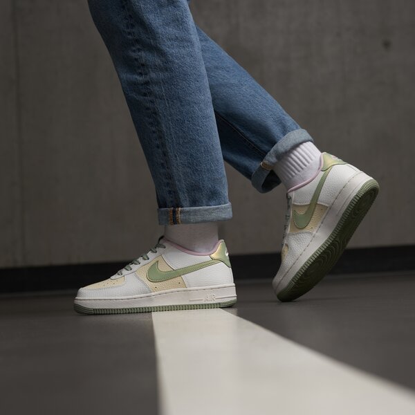 Детски маратонки NIKE AIR FORCE 1 LV8 (GS) dq0360-100 цвят бял