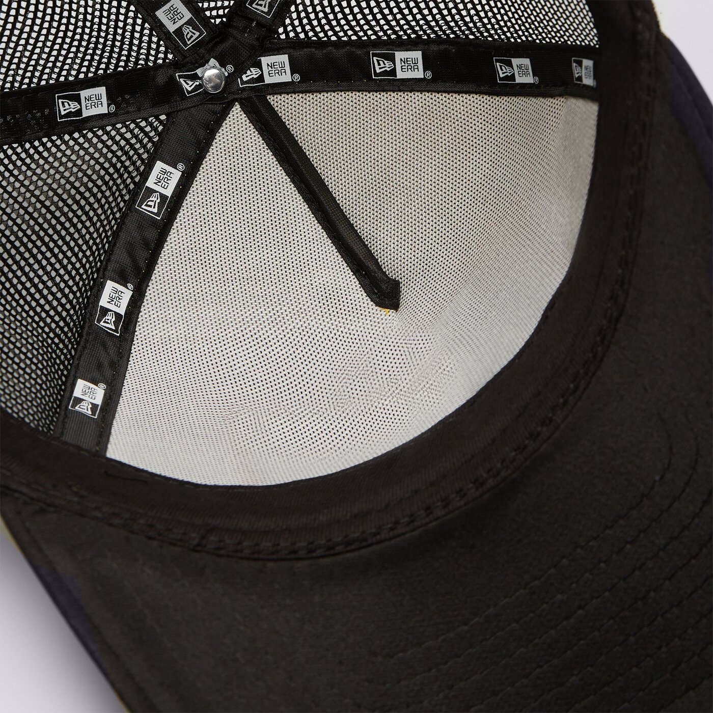 Мъжка шапка с козирка NEW ERA ШАПКА NE PATCH TRUCKER NONE 60503525 цвят черен