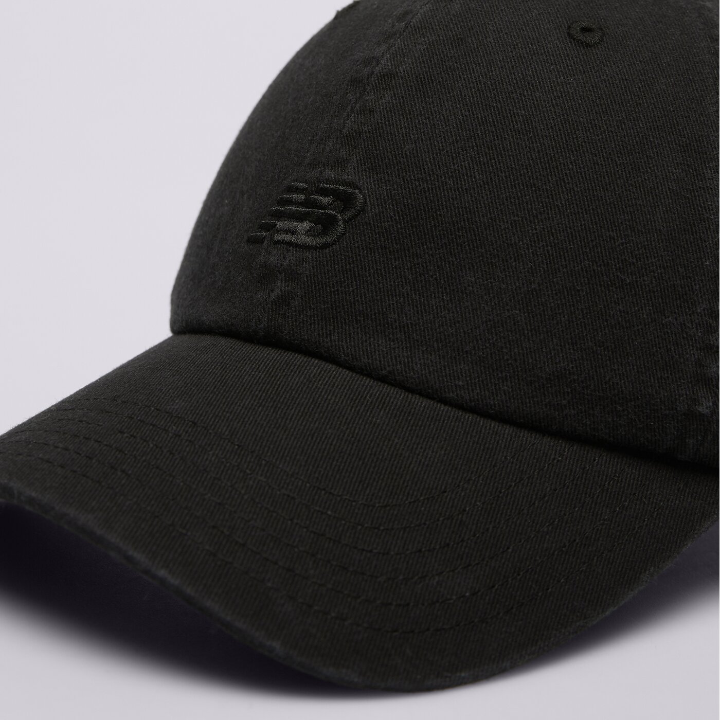 Дамска шапка с козирка NEW BALANCE ШАПКА 6 PANEL CLASSIC HAT V 2.0 lah51004bkk цвят черен