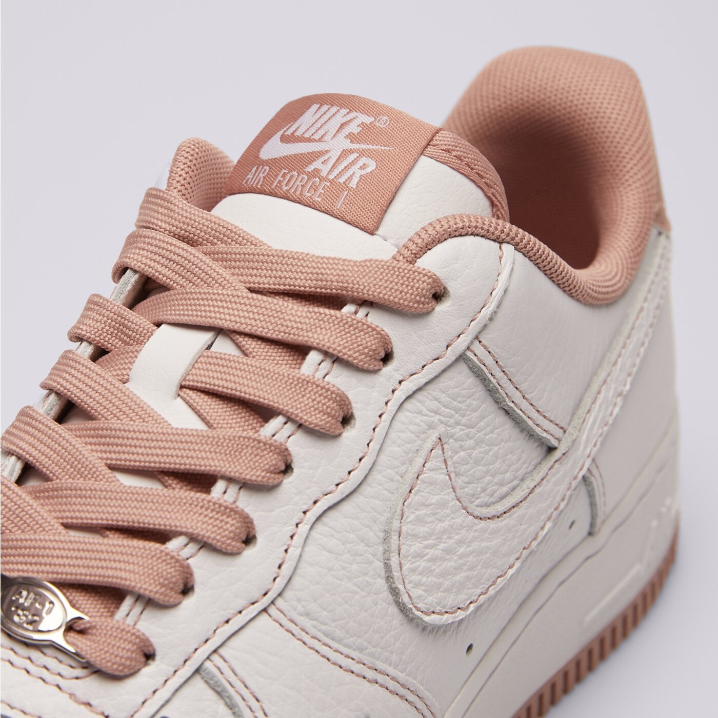 Дамски маратонки NIKE W AIR FORCE 1 '07 MINI JEWEL ib6543-100 цвят бял