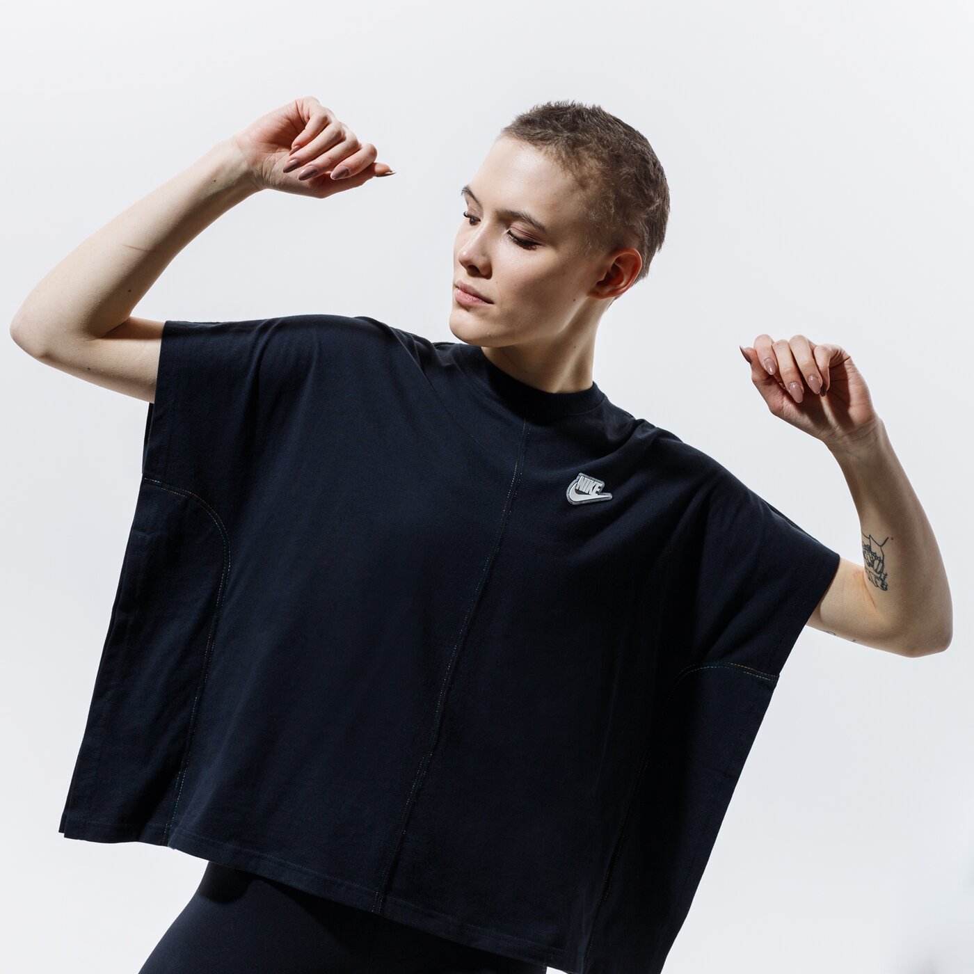 Дамска тениска NIKE ТЕНИСКА SPORTSWEAR cz8355-010 цвят черен