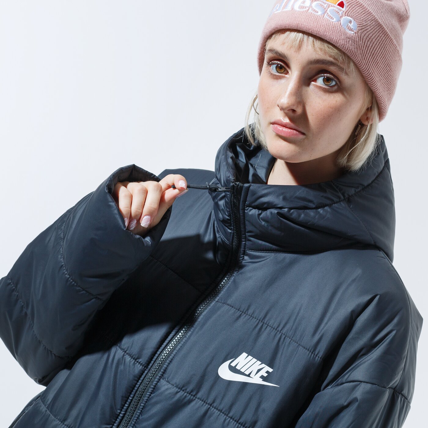 Дамско зимно яке NIKE ЯКЕ ЗИМНО W NSW CORE SYN PARKA cz1463-010 цвят черен
