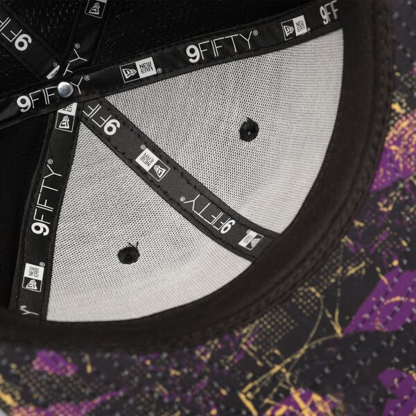 Мъжка шапка с козирка NEW ERA ШАПКА PRINT INFILL 9FIFTY LAKERS LOS ANGELES LAKERS 60298829 цвят черен
