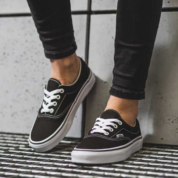 Дамски маратонки VANS UA ERA  vn000ewzblk1 цвят черен