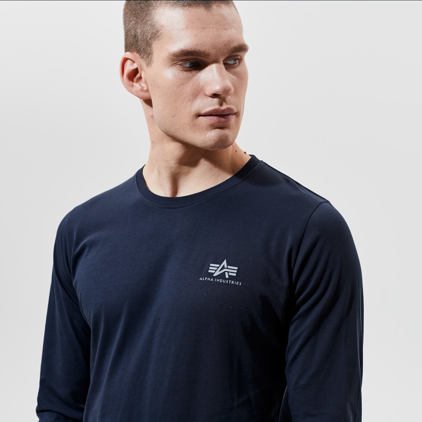 Мъжка тениска ALPHA INDUSTRIES ТЕНИСКА BASIC LS SMALL LOGO 198517-07 цвят тъмносин