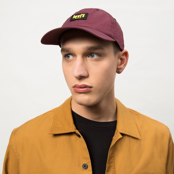 Дамска шапка с козирка LEVI'S ШАПКА GRAPHIC FLEX FIT CAP d7259-0001 цвят виолетов