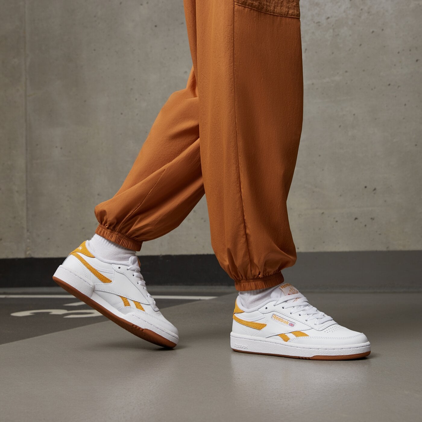 Дамски маратонки REEBOK CLUB C REVENGE 100033437 цвят бял